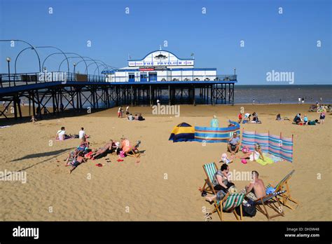 pictures of cleethorpes beach.